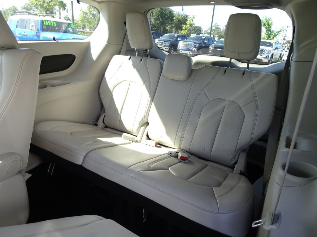 2017 Chrysler Pacifica Image 14