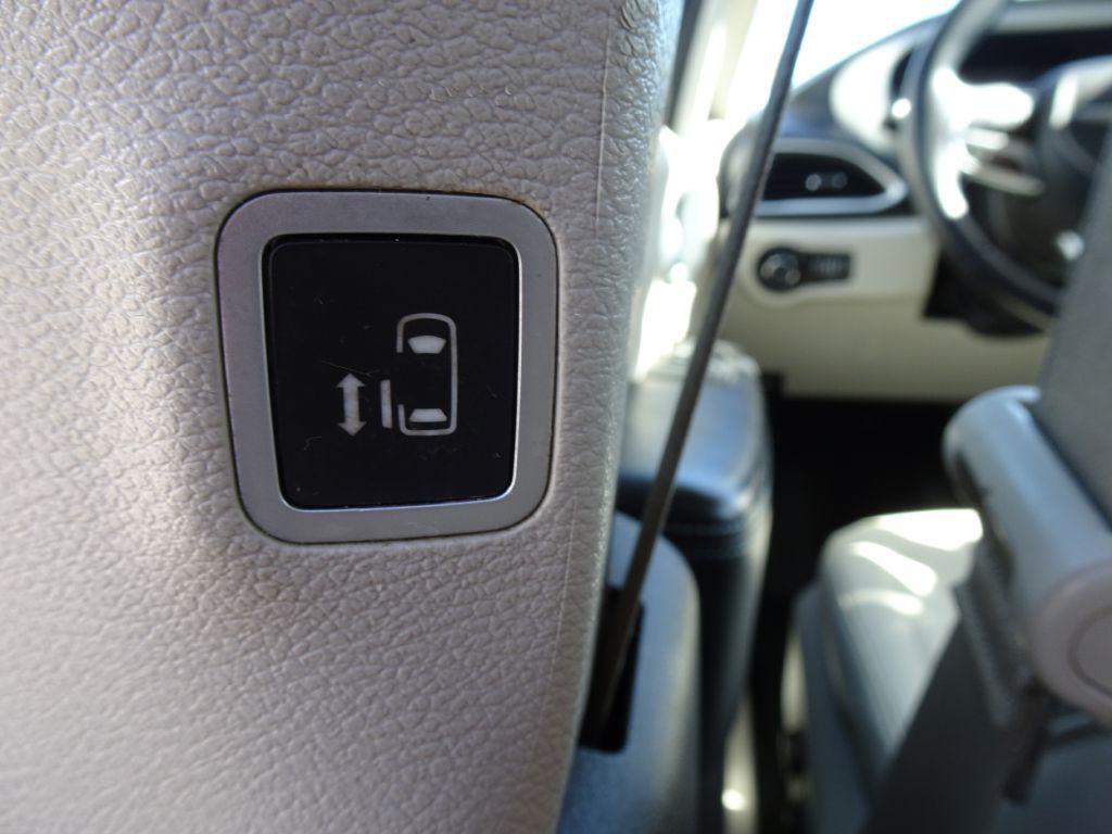 2017 Chrysler Pacifica Image 15