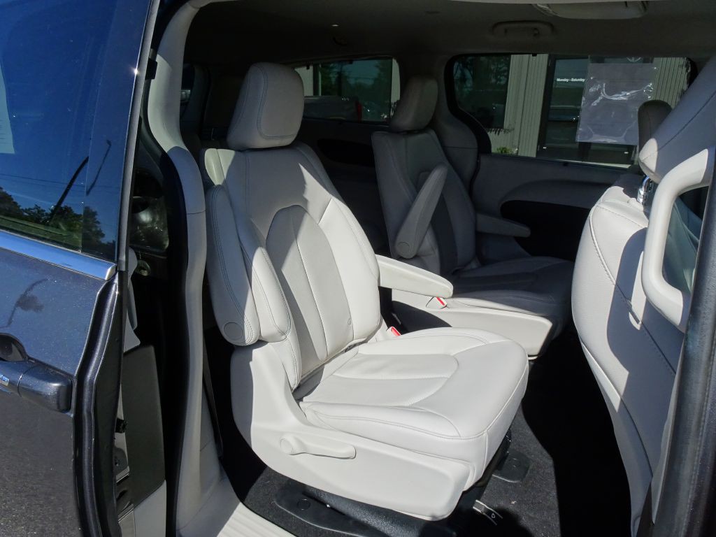 2017 Chrysler Pacifica Image 18