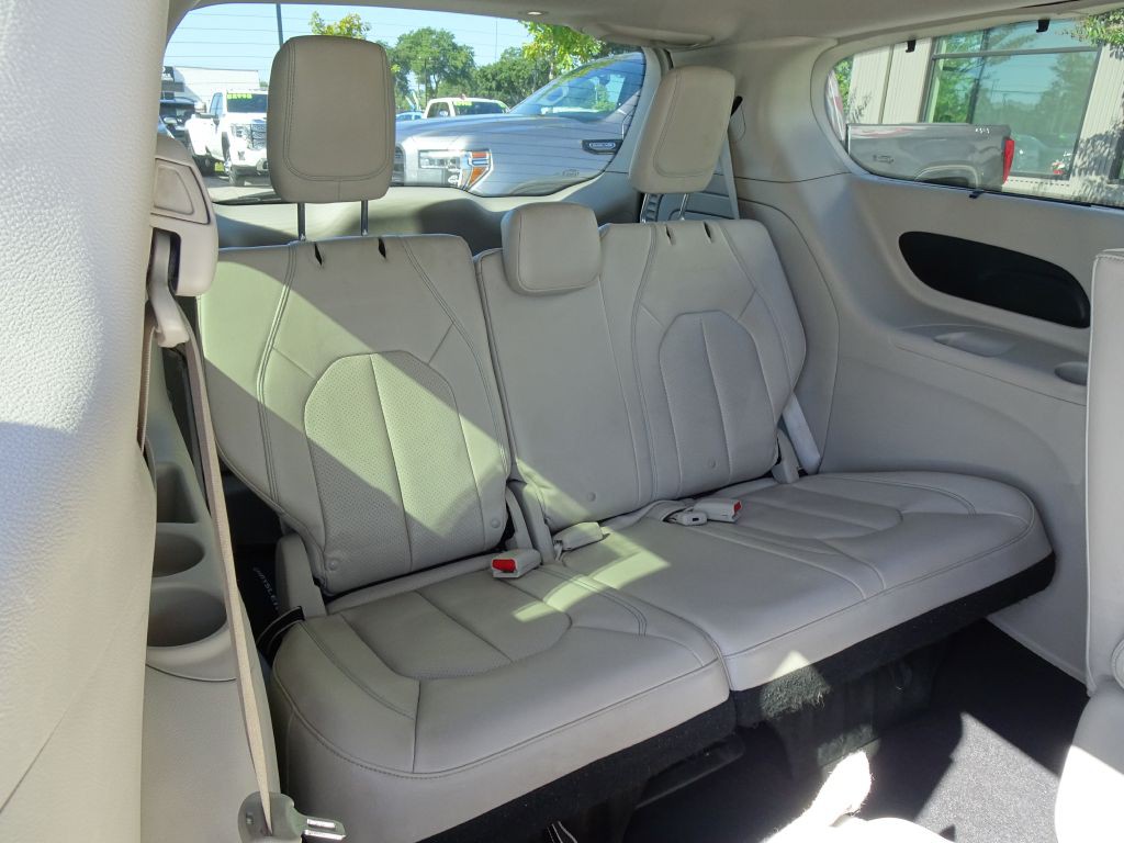 2017 Chrysler Pacifica Image 19