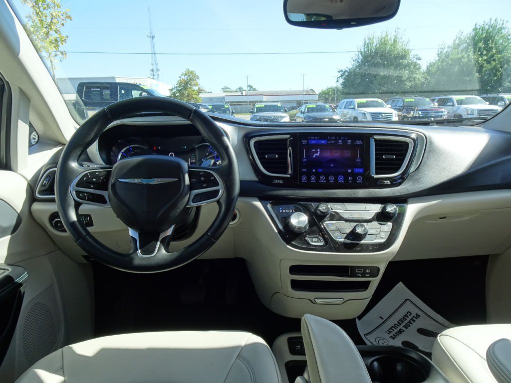 2017 Chrysler Pacifica Image 21