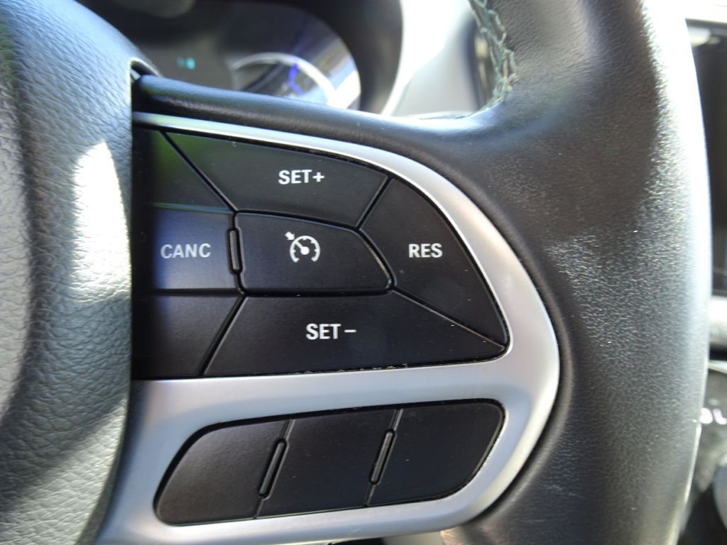 2017 Chrysler Pacifica Image 27