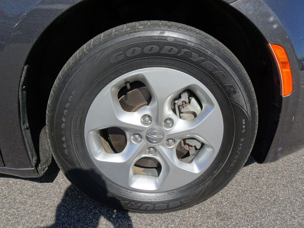 2017 Chrysler Pacifica Image 33