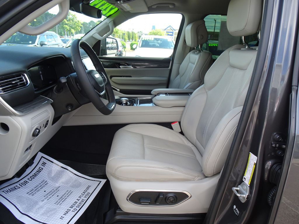 2022 Jeep Wagoneer Image 9