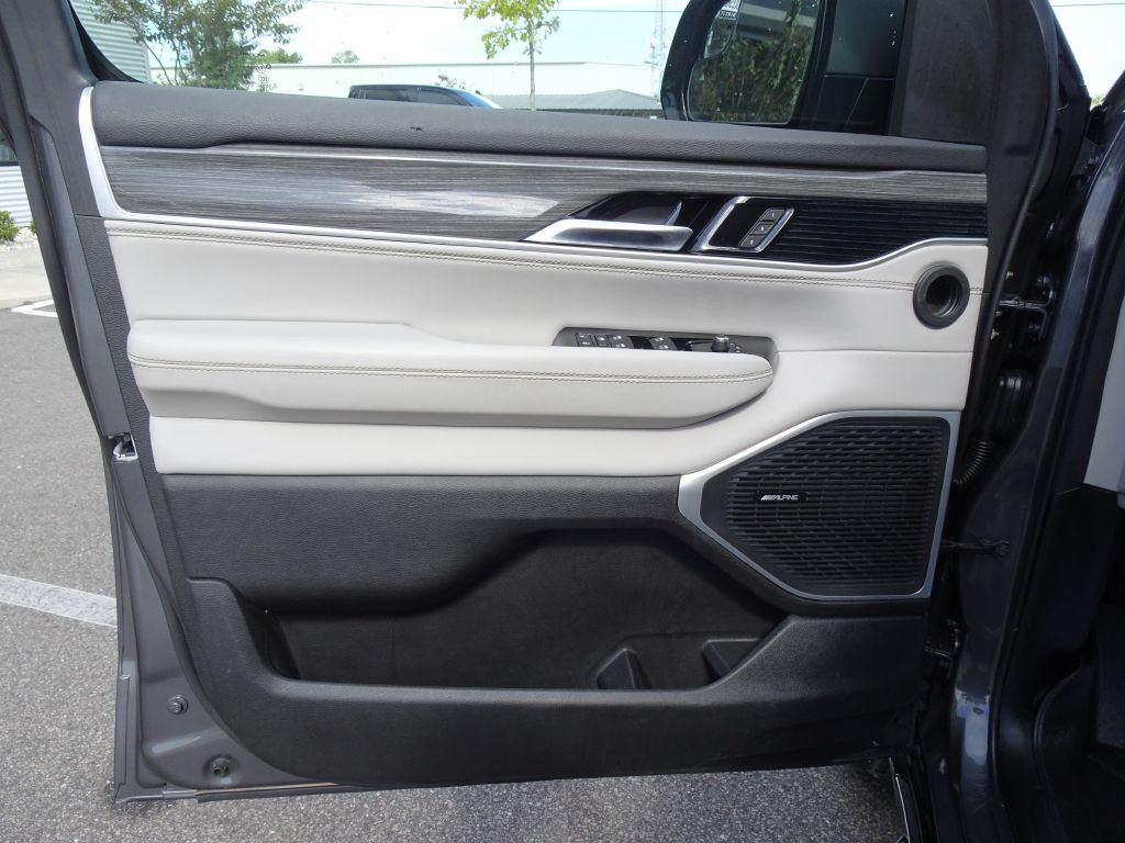 2022 Jeep Wagoneer Image 11