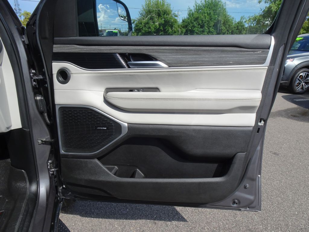2022 Jeep Wagoneer Image 18