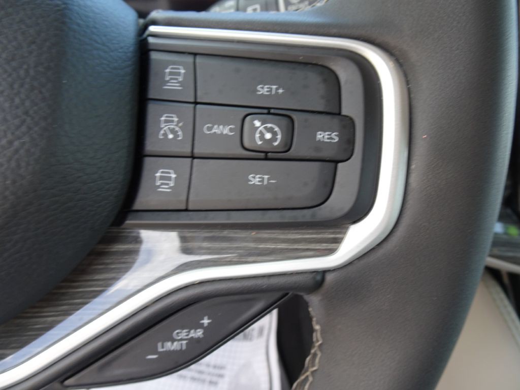 2022 Jeep Wagoneer Image 28
