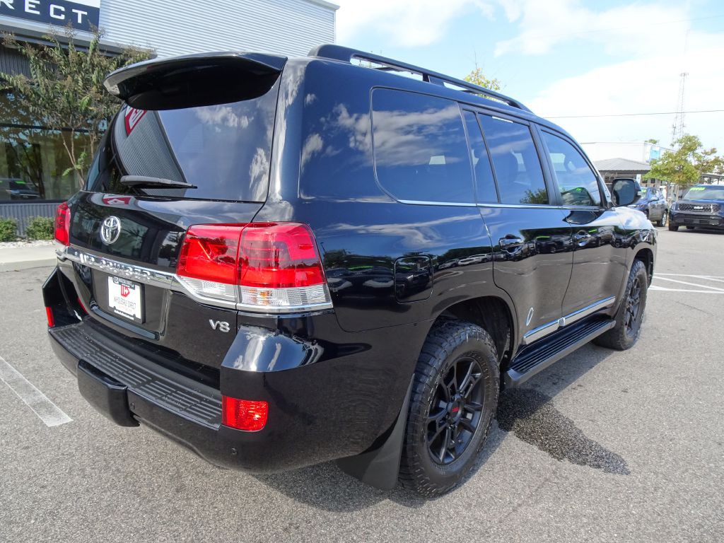 2020 Toyota Land Cruiser Image 3