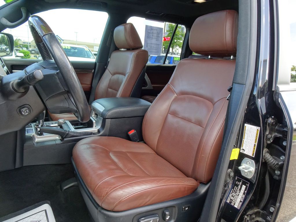2020 Toyota Land Cruiser Image 10
