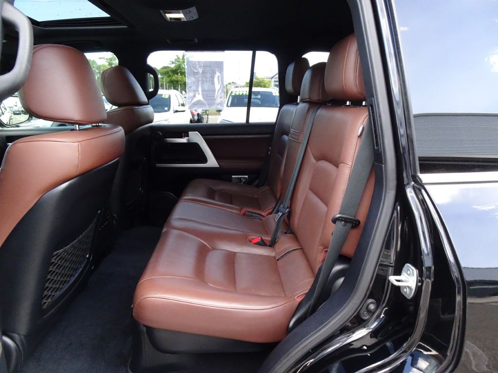 2020 Toyota Land Cruiser Image 14
