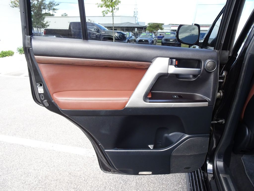 2020 Toyota Land Cruiser Image 15