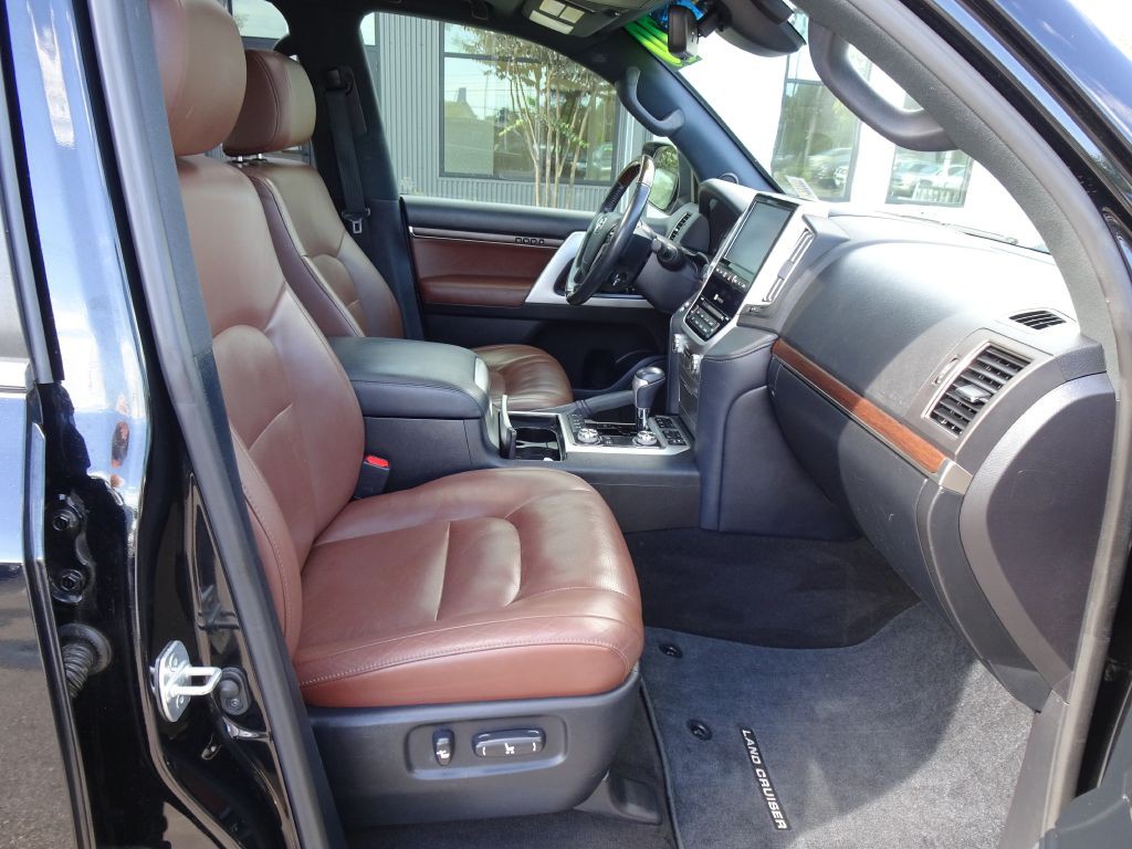 2020 Toyota Land Cruiser Image 17