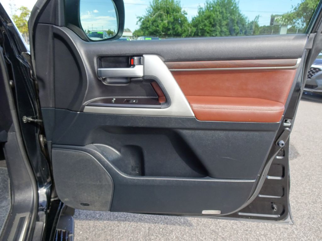 2020 Toyota Land Cruiser Image 18