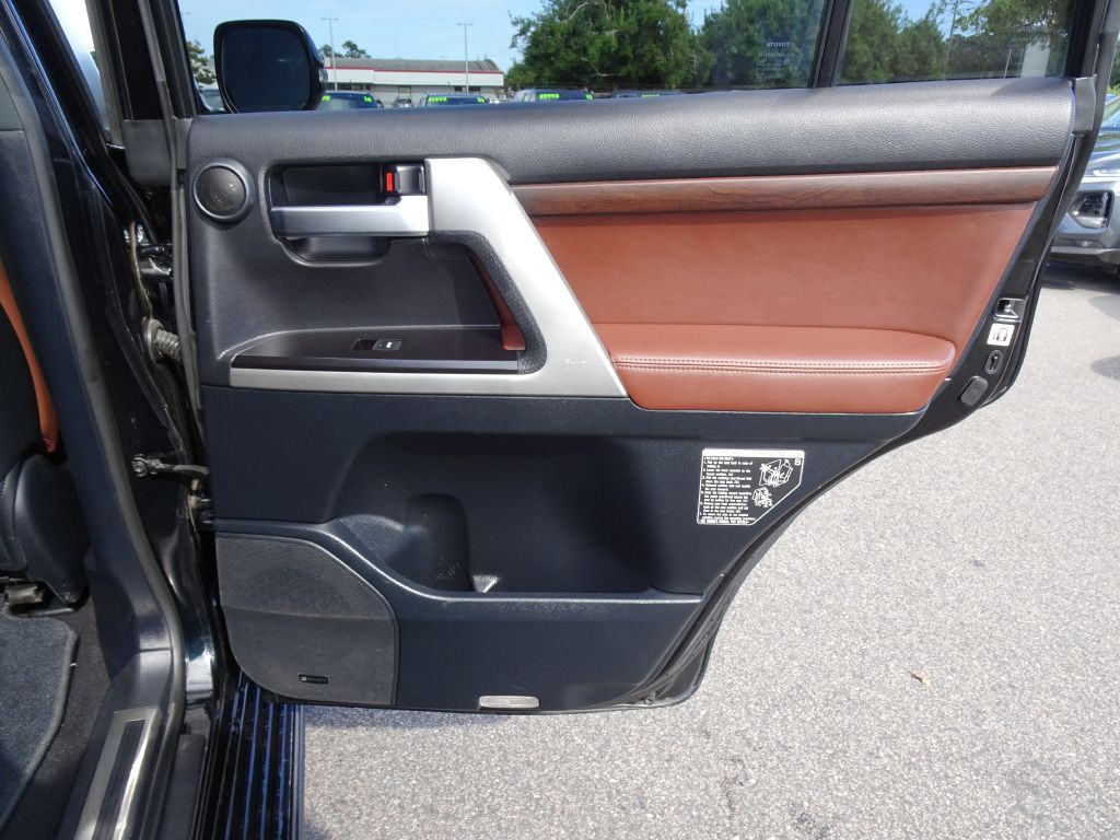 2020 Toyota Land Cruiser Image 20