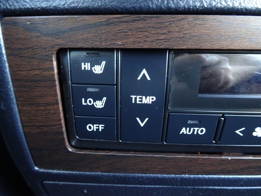 2020 Toyota Land Cruiser Image 24