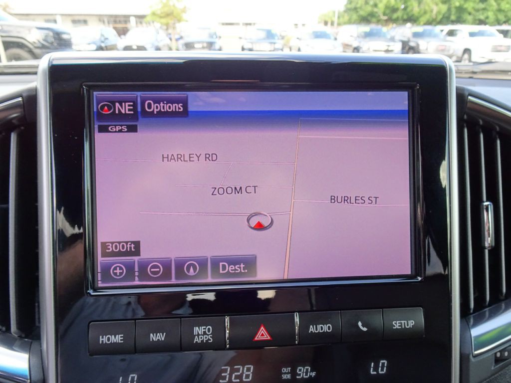 2020 Toyota Land Cruiser Image 25