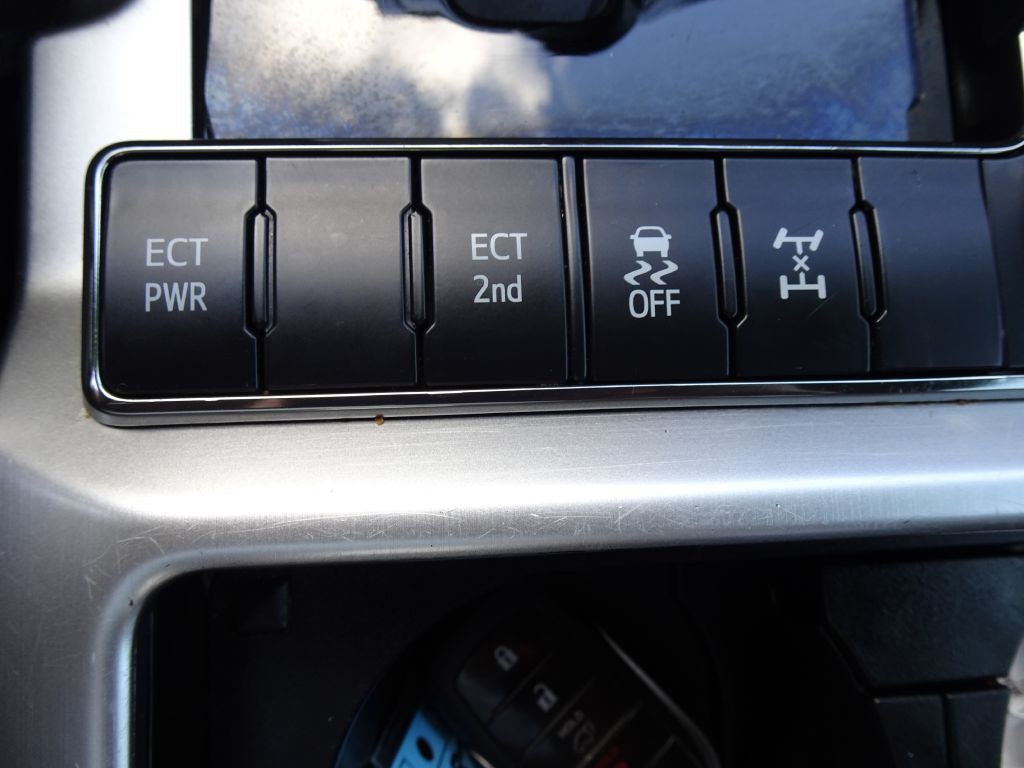 2020 Toyota Land Cruiser Image 30
