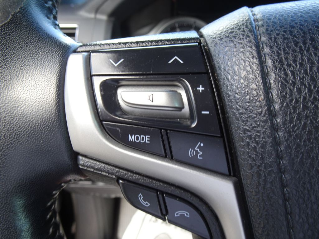 2020 Toyota Land Cruiser Image 34