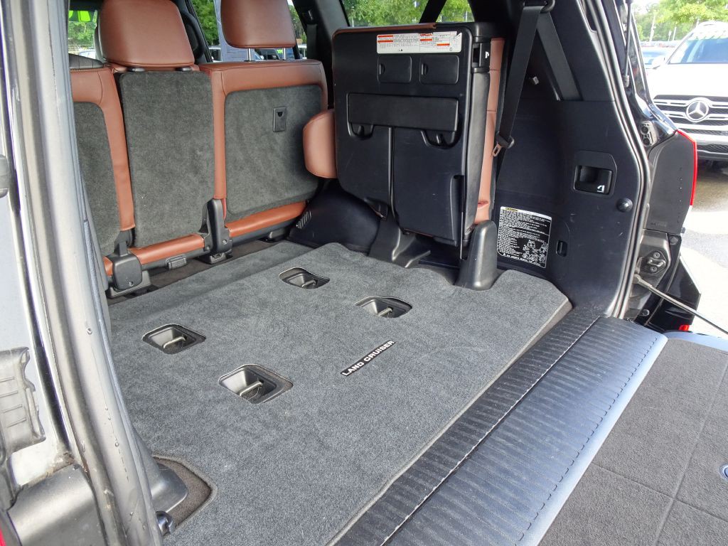 2020 Toyota Land Cruiser Image 37