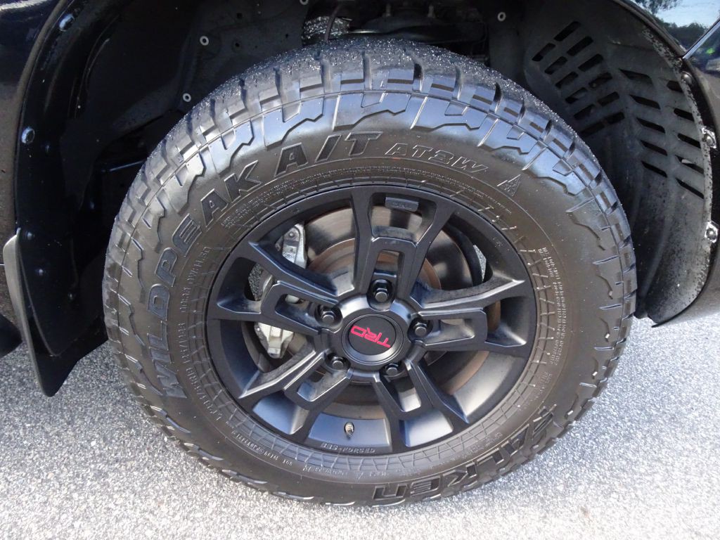2020 Toyota Land Cruiser Image 40