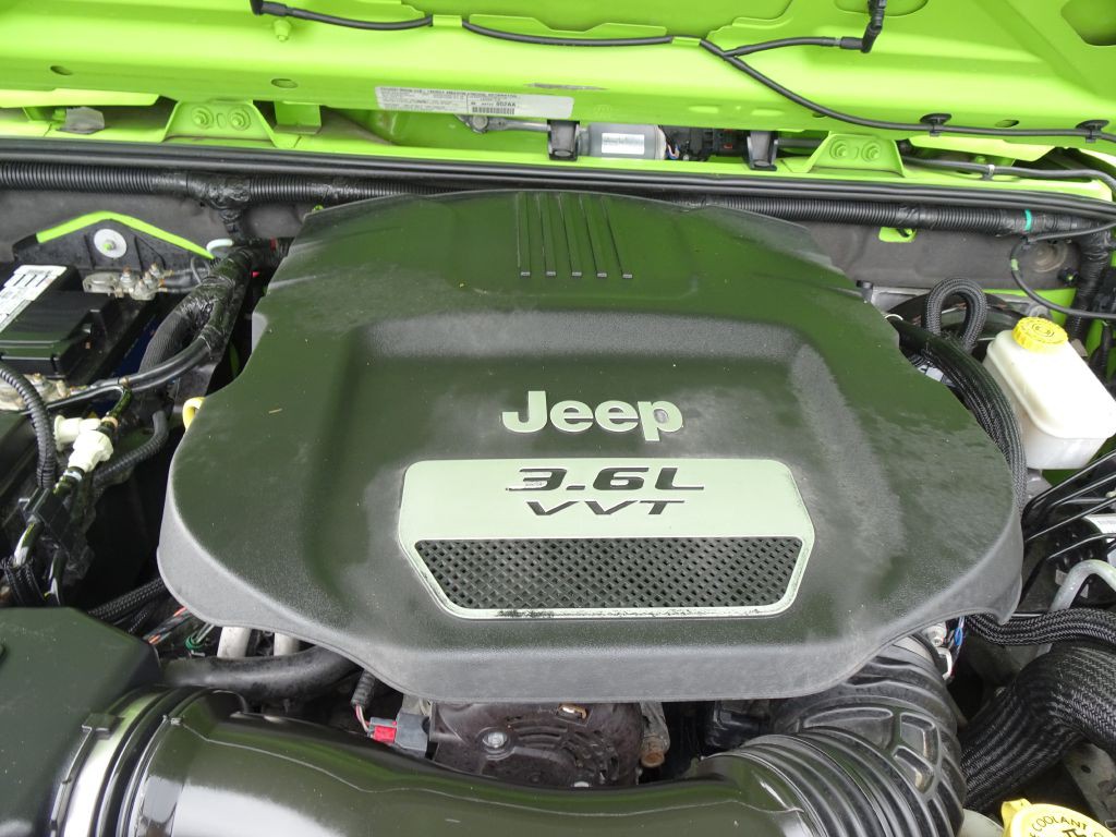 2013 Jeep Wrangler Image 21