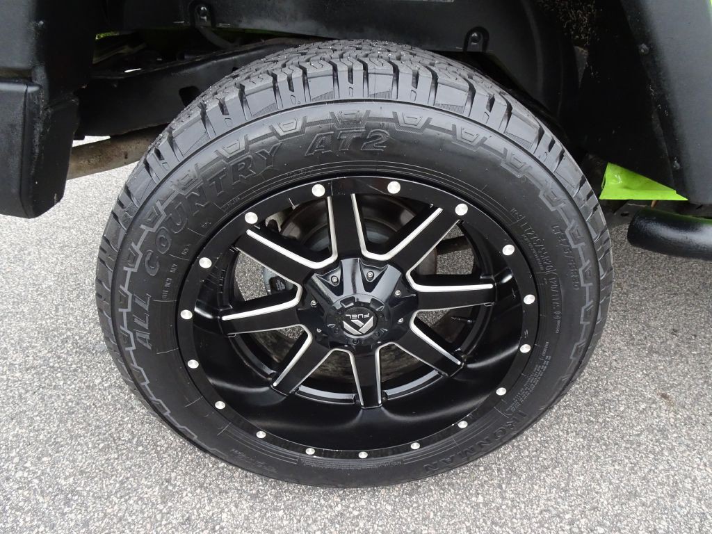 2013 Jeep Wrangler Image 24