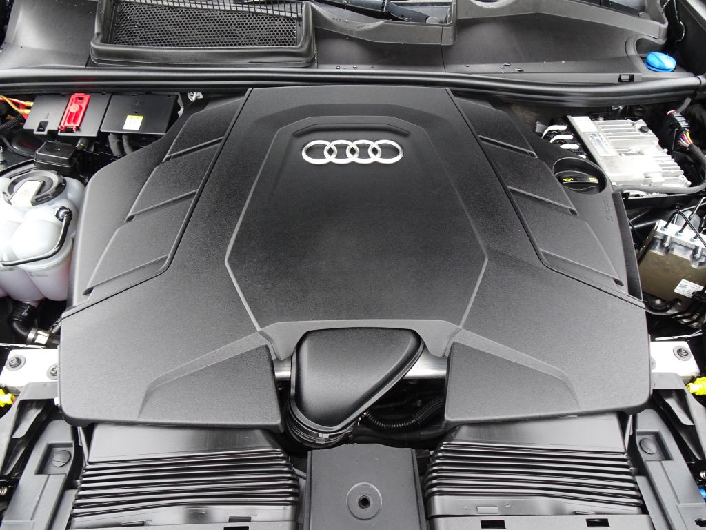 2019 Audi Q8 Image 32