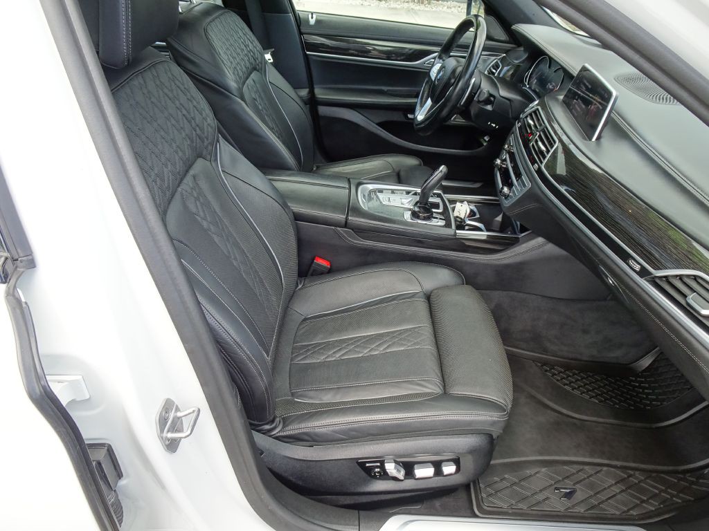 2018 BMW 7 Series Image 15
