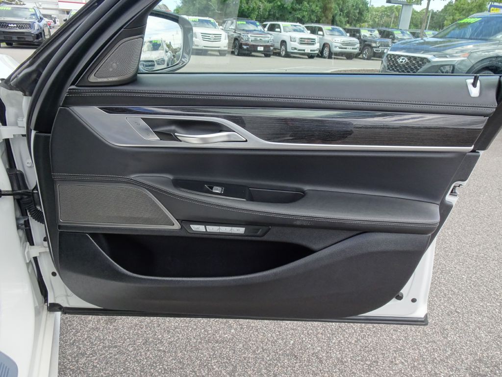 2018 BMW 7 Series Image 16