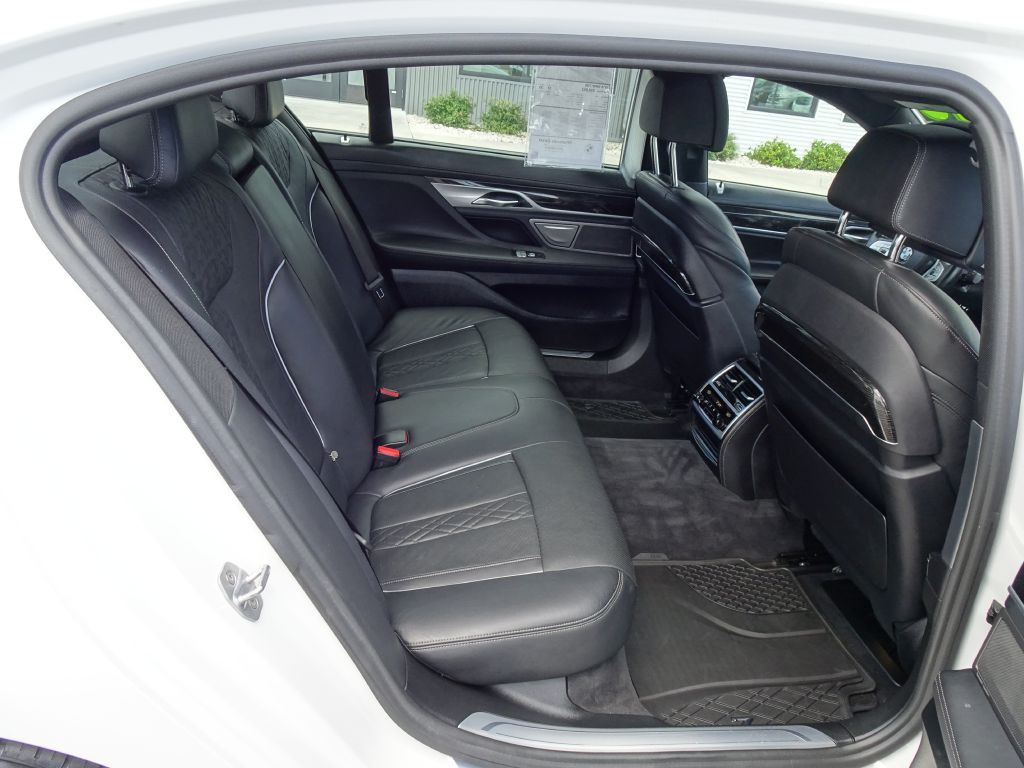 2018 BMW 7 Series Image 18