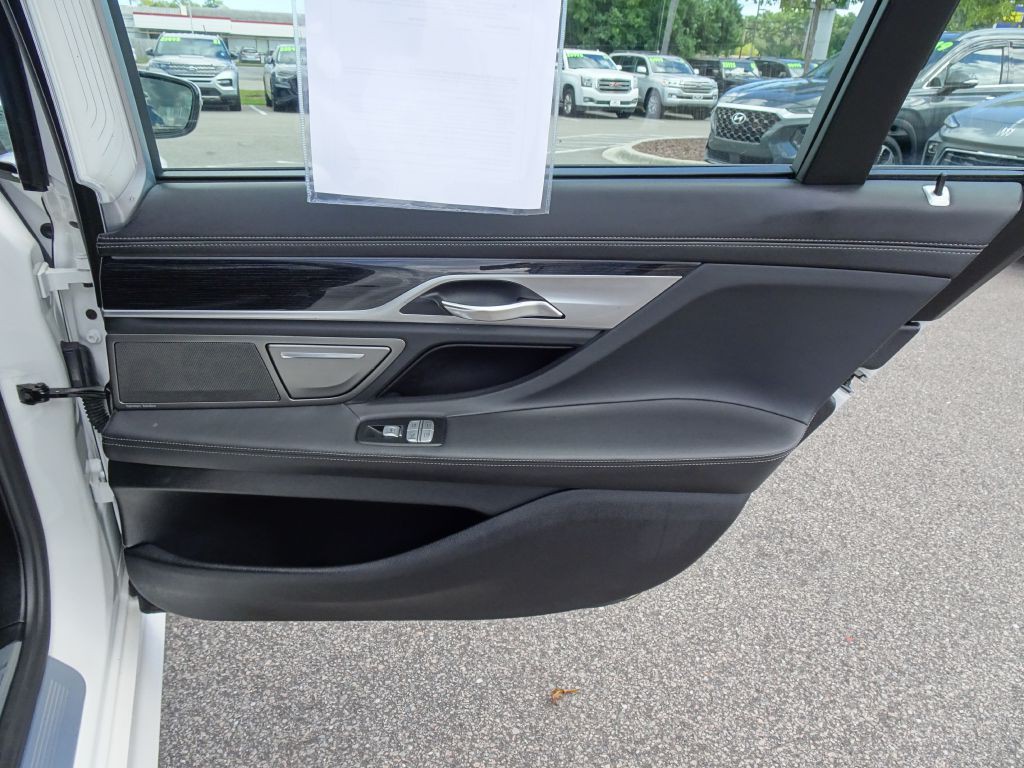 2018 BMW 7 Series Image 19