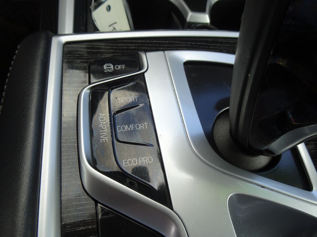 2018 BMW 7 Series Image 25