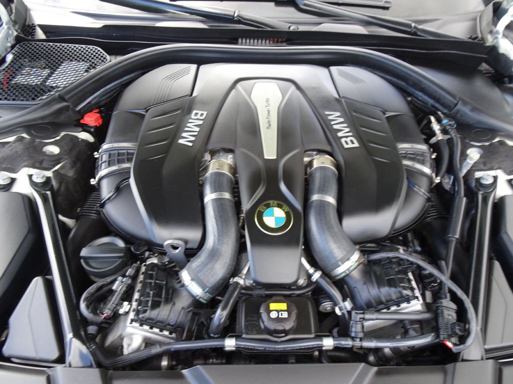 2018 BMW 7 Series Image 33