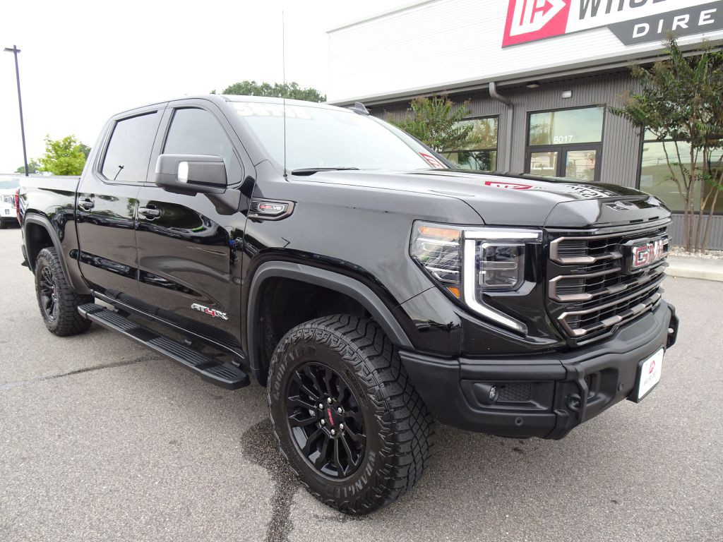 2023 GMC Sierra Image 2