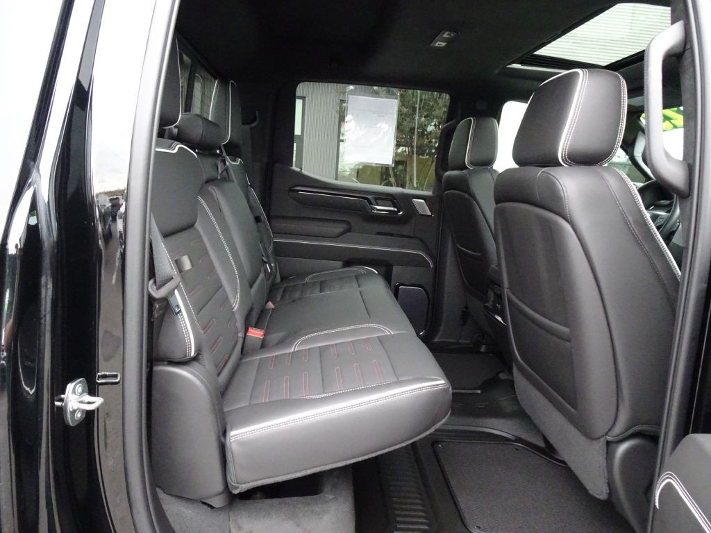 2023 GMC Sierra Image 18