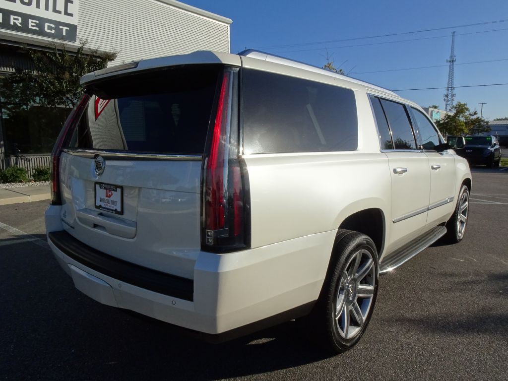 2015 Cadillac Escalade Image 3