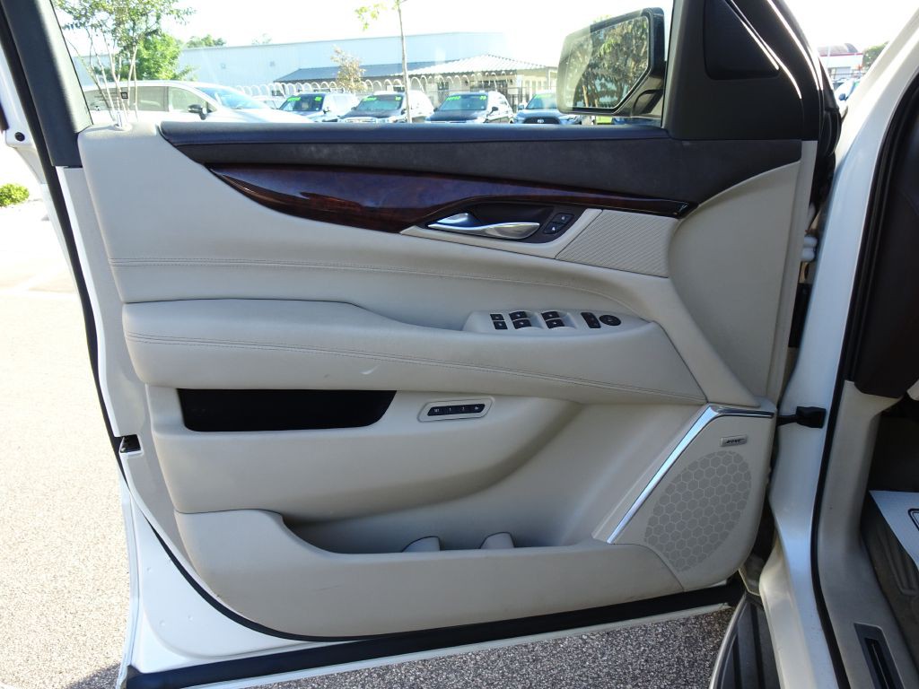 2015 Cadillac Escalade Image 10