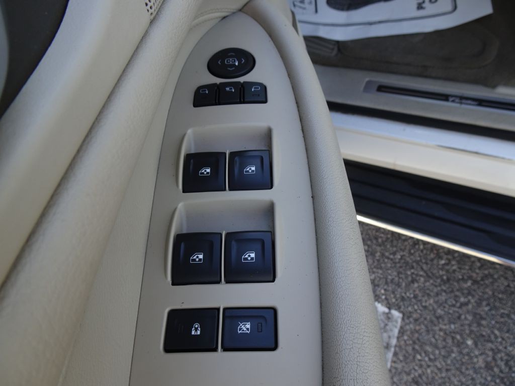 2015 Cadillac Escalade Image 11