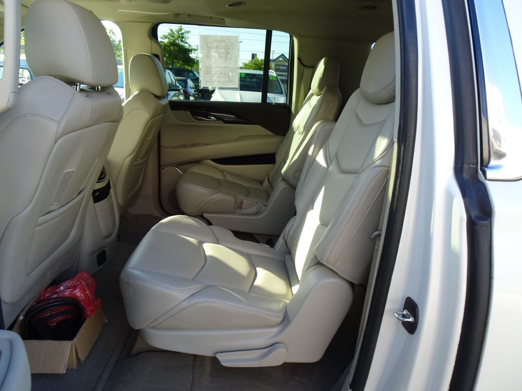 2015 Cadillac Escalade Image 13