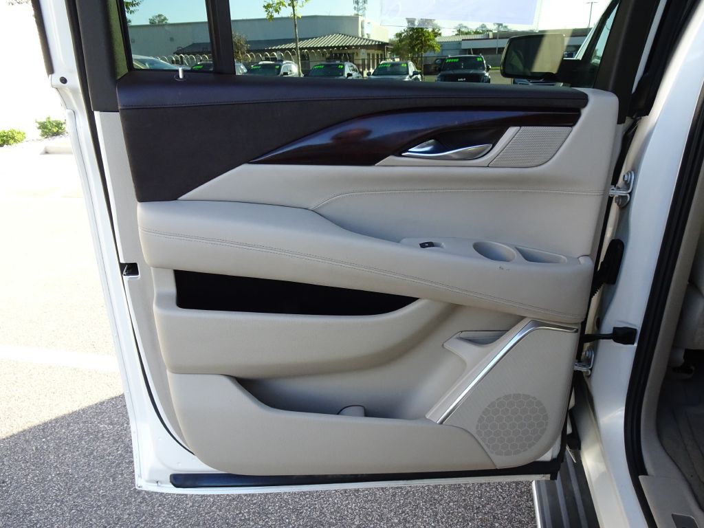 2015 Cadillac Escalade Image 14