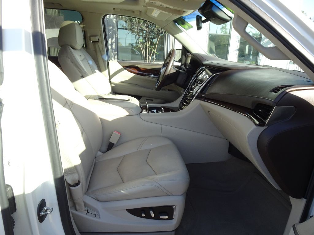 2015 Cadillac Escalade Image 16
