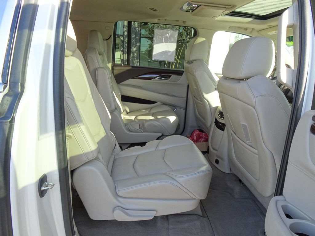2015 Cadillac Escalade Image 18