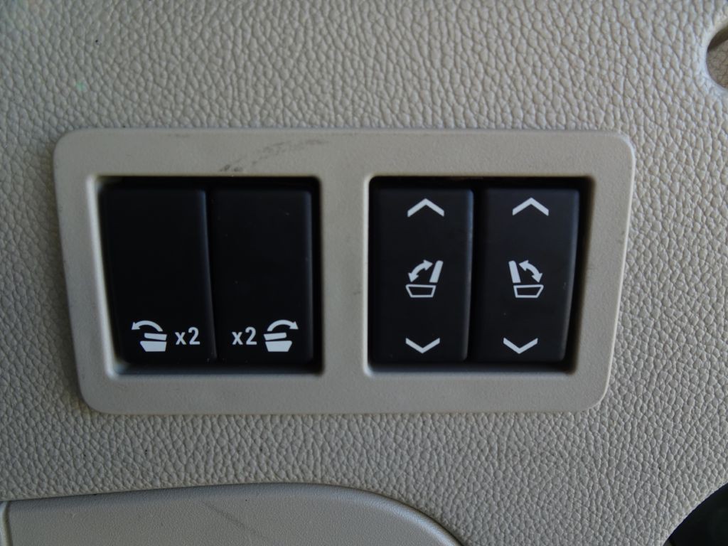 2015 Cadillac Escalade Image 36