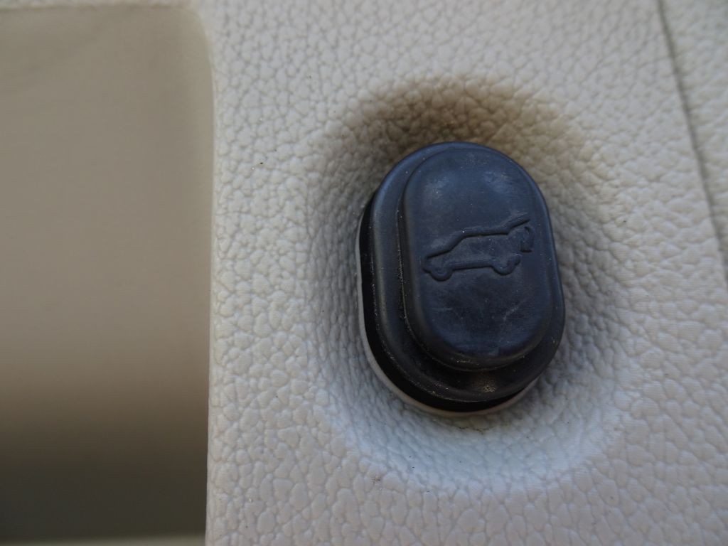 2015 Cadillac Escalade Image 37