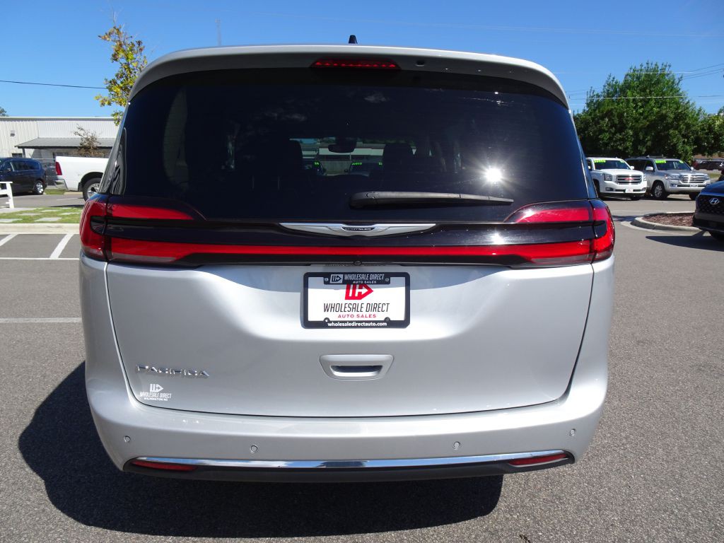 2024 Chrysler Pacifica Image 4