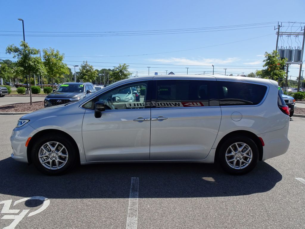 2024 Chrysler Pacifica Image 6