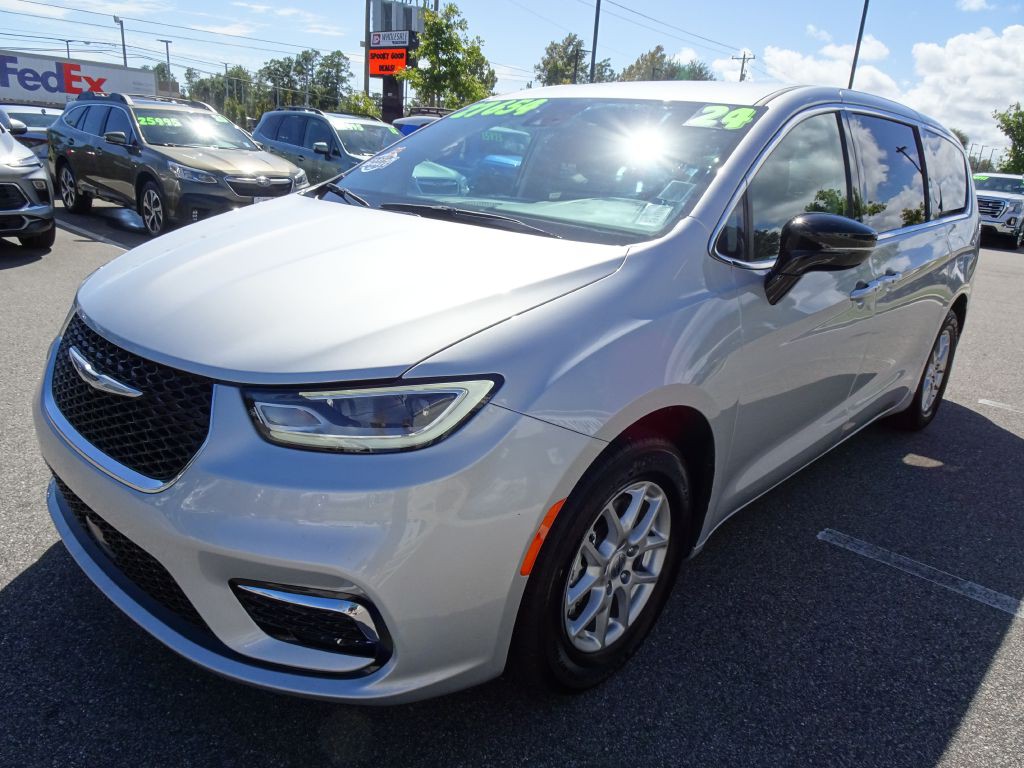 2024 Chrysler Pacifica Image 7