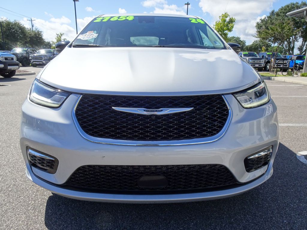 2024 Chrysler Pacifica Image 8