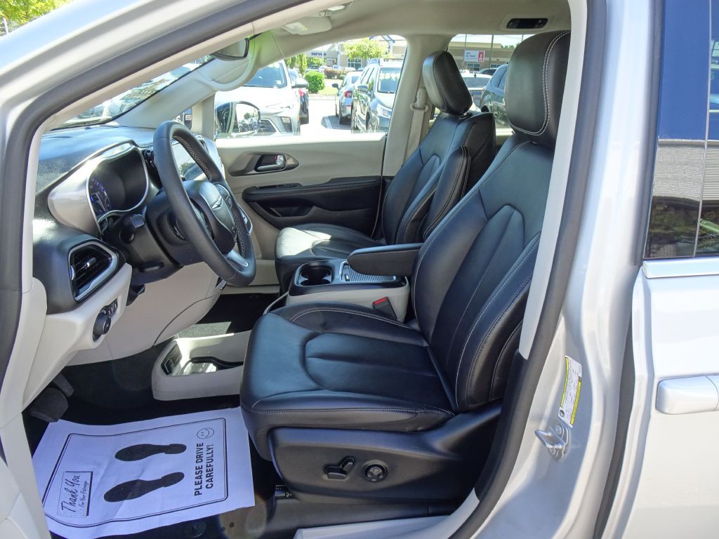 2024 Chrysler Pacifica Image 9