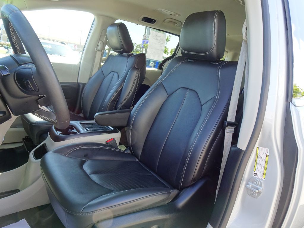 2024 Chrysler Pacifica Image 10